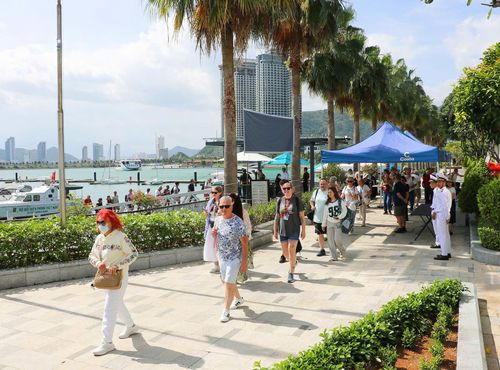 Khách du lịch tham quan khu vực Bắc Nha Trang.