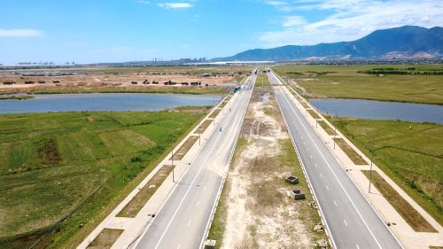 Nhiều hạng mục giao thông đang được triển khai trên địa bàn Khu kinh tế Vũng Áng.