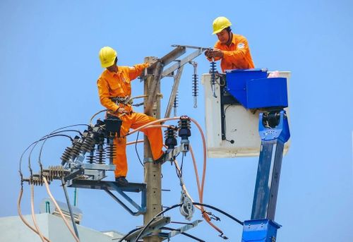Trong 7 tháng đầu năm 2026, EVN và các đơn vị đã khởi công 98 công trình lưới điện (Ảnh: EVN).