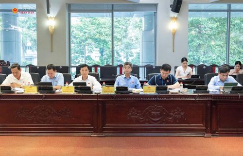 Các đại biểu tham dự phiên họp