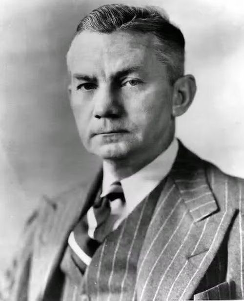 Bộ trưởng Hải quân Mỹ, ông James Forrestal