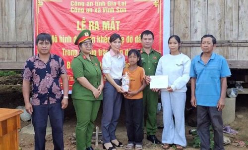Công an xã Vĩnh Sơn ra mắt mô hình dân vận khéo “Mẹ đỡ đầu”.
