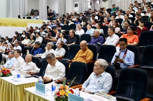 Hội thảo có sự tham gia của đông đảo các nhà quản lý, chuyên gia, nhà khoa học.