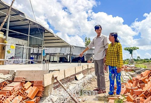 Mỗi mái ấm đang dần hoàn thiện là điểm tựa mới, giúp gia đình khó khăn thêm vững tin, ổn định cuộc sống và từng bước vươn lên.