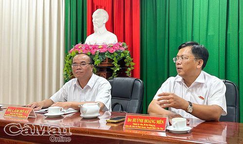 Đồng chí Huỳnh Hoàng Mến, Giám đốc Báo và PTTH thành phố Cần Thơ, phát biểu tại buổi làm việc.