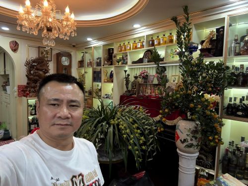 Hiện tại NSND Tự Long đang sống trong căn chung cư...