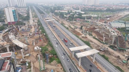 Dự án nút giao khác mức giữa đường Vành đai 3,5 và Đại lộ Thăng Long là một trong những công trình giao thông trọng điểm của Hà Nội đang được triển khai thi công. Ảnh: Phạm Công.