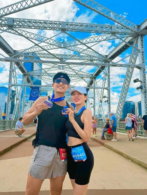 Ngoài sự nghiệp thăng hoa, cuộc sống giàu sang, Lệ Quyên còn có mối tình đẹp với chàng diễn viên Lâm Bảo Châu. 