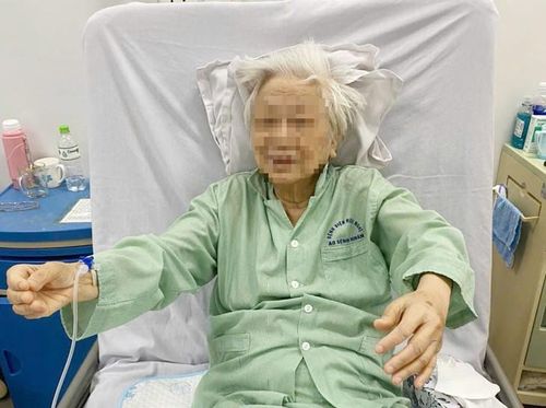 Bệnh nhân tuổi cao lại mắc nhiều bệnh nền như tăng huyết áp, đái tháo đường, rối loạn lipid máu, suy tim và hẹp động mạch vành. Ảnh: BVCC