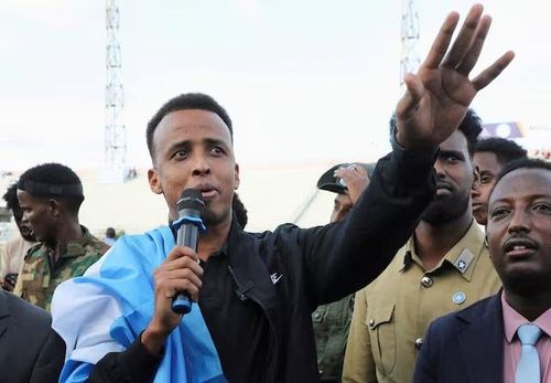  Trọng tài Omar Abdulkadir Artan, người Somalia, được UEFA chỉ định điều khiển trận Siêu cúp giữa PSG và Aston Villa 