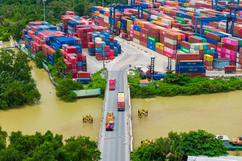  Khi đưa vào khai thác, hàng chục nghìn xe container sẽ chuyển sang hành lang vận tải riêng, không còn đi qua các tuyến đô thị đông dân cư. 