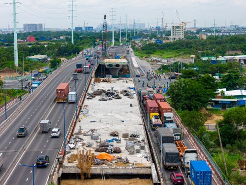 Đường Võ Chí Công cũng ghi nhận lưu lượng lớn, khoảng 35.000 - 40.000 lượt xe. 