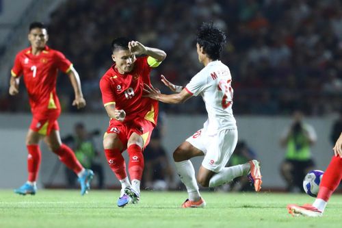  Quang Hải từng để lại dấu ấn đậm nét trước Malaysia ở AFF Cup 2018, giải đấu Việt Nam lên ngôi vô địch. 