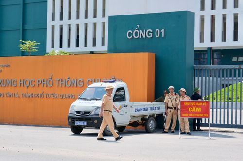  Lực lượng cảnh sát giao thông, an ninh được bố trí từ sớm. Ảnh: Ngọc Bích.