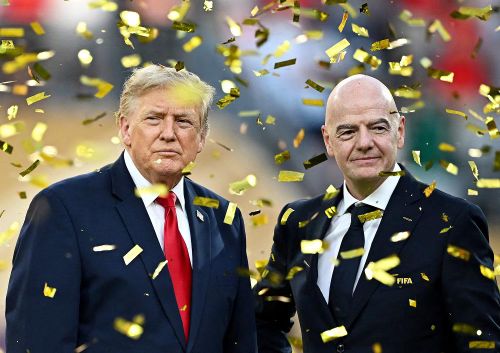  Chủ tịch FIFA thường xuyên xuất hiện cùng Tổng thống Mỹ những năm gần đây. Ảnh: Reuters. 