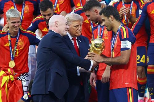  Infantino làm mọi cách có thể để tối đa hóa lợi nhuận World Cup. Ảnh: Reuters. 