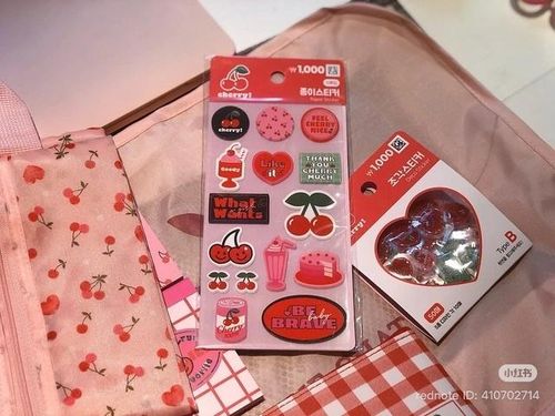 Trên khắp Trung Quốc và Hàn Quốc, mỹ phẩm mini, phụ kiện trang trí, hình dán, văn phòng phẩm và các vật dụng giá rẻ khác được Gen Alpha ưa chuộng. Ảnh: Xiaohongshu.