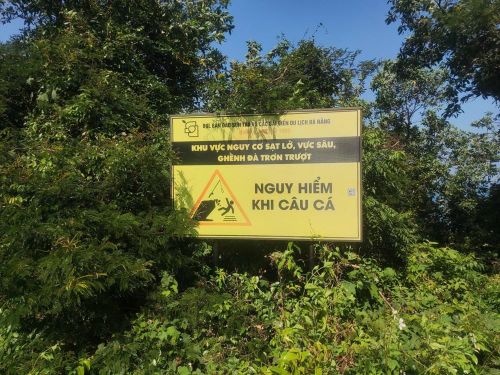 Người dân và du khách tuyệt đối không tự ý vượt qua biển báo, đi theo đường mòn hoặc tìm lối khác để tiếp cận các khu vực đã được cảnh báo