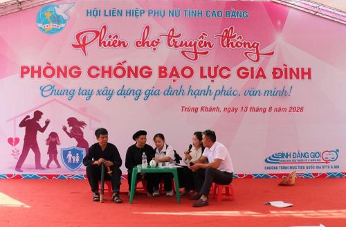 Tiểu phẩm tái hiện những tình huống trong đời sống gia đình, giúp người dân nhận diện và nâng cao ý thức phòng, chống bạo lực gia đình