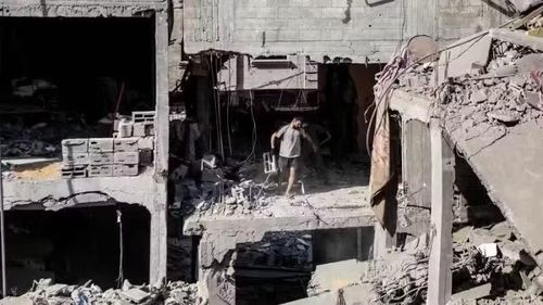 Cảnh đổ nát sau cuộc tấn công của Israel tại trại tị nạn Al-Shati, phía tây Gaza, ngày 9/5/2026. (Ảnh: THX/TTXVN)