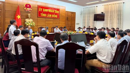Quang cảnh buổi họp. (Ảnh: THANH HẢI)