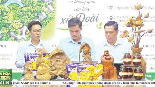 Phiên livestream quảng bá du lịch, các sản phẩm OCOP của xã Đoài Phương thu hút hơn 600 người xem trực tiếp.