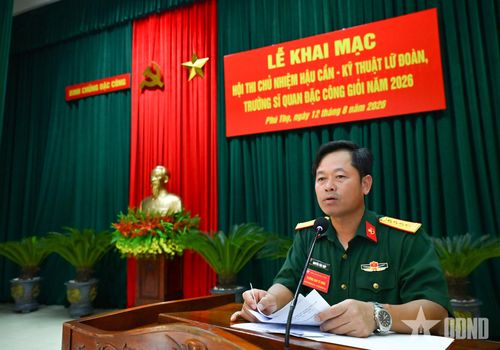  Đại tá Nguyễn Văn Thủy, Phó tư lệnh Binh chủng Đặc công chỉ đạo hội thi.  
