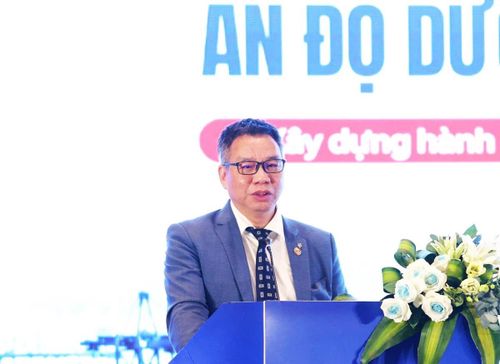 Một chuyên gia trình bày tham luận tại Diễn đàn.