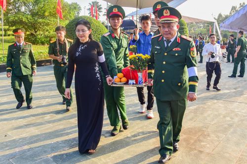 Lãnh đạo TP Đồng Nai và Quân khu 7 tiễn đưa hài cốt các liệt sĩ về nơi an táng
