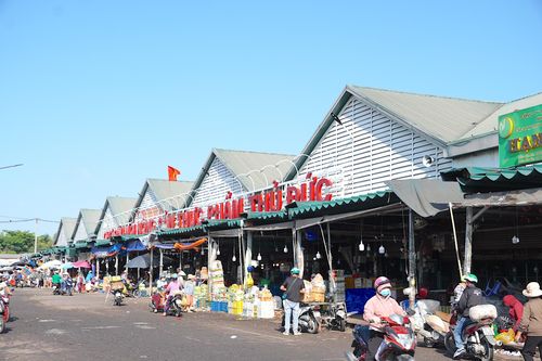 Chợ đầu mối nông sản Thủ Đức. QUANG HUY