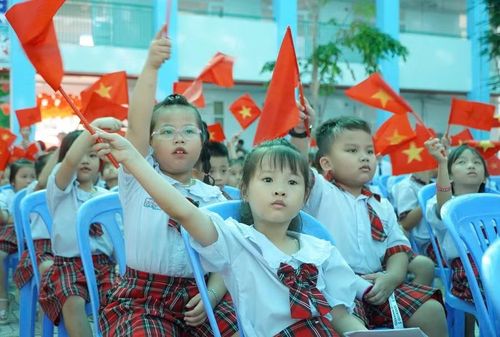 Học sinh Trường Tiểu học Trần Đại Nghĩa (phường Bình Hưng Hoà, TPHCM) vui mừng trong ngày trường học khánh thành đưa vào sử dụng.