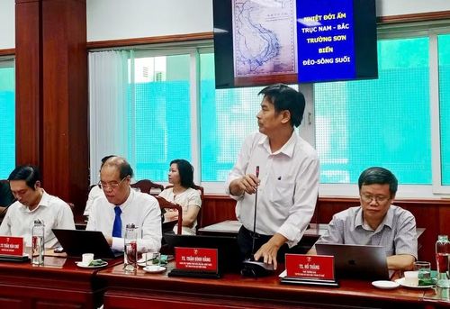 TS Trần Đình Hằng - Phân viện trưởng Phân viện Văn hoá, Nghệ thuật, Thể thao và Du lịch miền Trung góp ý kiến với loại hình du lịch "chữa lành" tại Bạch Mã.