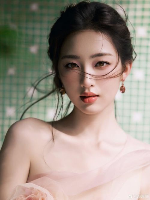 Đặng Ân Hy là làn gió mới của giới giải trí Hoa ngữ