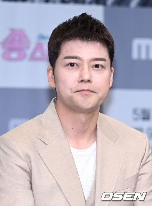 Onew và MC Jun Hyun Moo bị điều tra vì liên quan vụ sử dụng dịch vụ y tế trái phép.