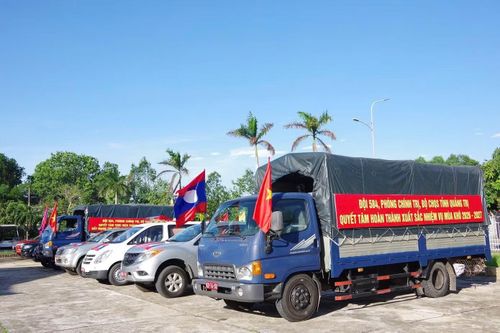 Đoàn xe phục vụ đội quy tập sẵn sàng lên đường.