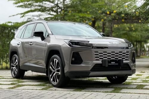 Toyota RAV4 đã chuyển sang dùng pin lithium-ion.