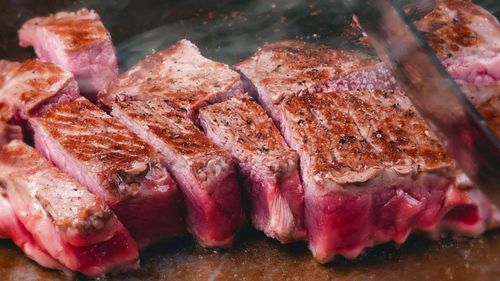 Thịt bò giàu dinh dưỡng nhưng một số người nên hạn chế ăn. Ảnh: Ngọc Hà