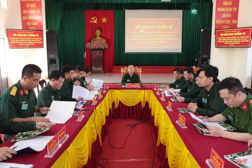 Ban Thường vụ Đảng ủy phường Hà Huy Tập tổ chức hội nghị ra nghị quyết lãnh đạo chuyển lực lượng vũ trang từ trạng thái thường xuyên lên trạng thái sẵn sàng chiến đấu cao, chuyển địa phương vào trạng thái khẩn cấp về quốc phòng.