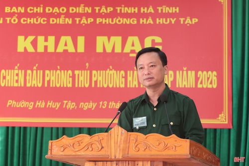 Đồng chí Đậu Tùng Lâm - Bí thư Đảng ủy, Chủ tịch HĐND phường, Trưởng ban Tổ chức diễn tập phường Hà Huy Tập phát biểu khai mạc diễn tập.