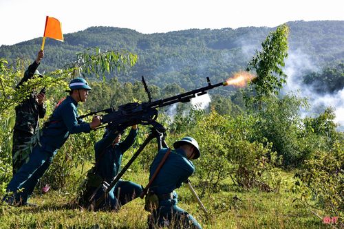 Để tiêu diệt đối phương, phía lực lượng dân quân bố trí hỏa lực súng máy phòng không 12,7 ly.