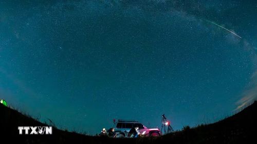 Mưa sao băng Perseid trên bầu trời tỉnh Hắc Long Giang, Trung Quốc, ngày 12/8/2026. (Ảnh: THX/TTXVN phát)