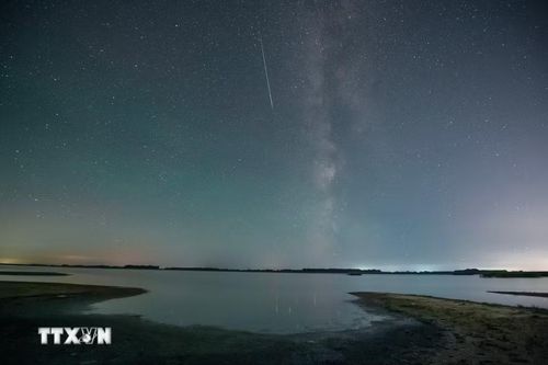 Mưa sao băng Perseid trên bầu trời tỉnh Hắc Long Giang, Trung Quốc, ngày 10/8/2026. (Ảnh: THX/TTXVN phát)