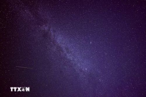 Mưa sao băng Perseid trên bầu trời Khu tự trị dân tộc Hồi Ninh Hạ, Trung Quốc, ngày 13/8/2026. (Ảnh: THX/TTXVN phát)