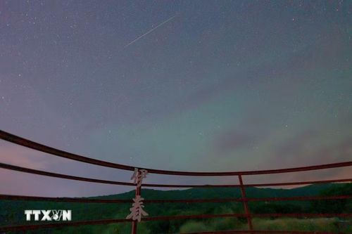 Mưa sao băng Perseid trên bầu trời tỉnh Hắc Long Giang, Trung Quốc, ngày 11/8/2026. (Ảnh: THX/TTXVN phát)