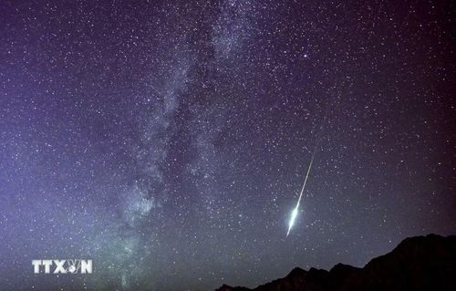 Mưa sao băng Perseid trên bầu trời Khu tự trị dân tộc Hồi Ninh Hạ, Trung Quốc, ngày 13/8/2026. (Ảnh: THX/TTXVN phát)
