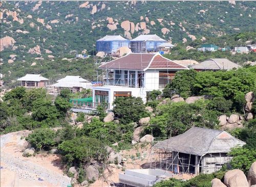 Khu nghỉ dưỡng cao cấp đang được đầu tư tại địa phương ven biển xã Cà Ná.