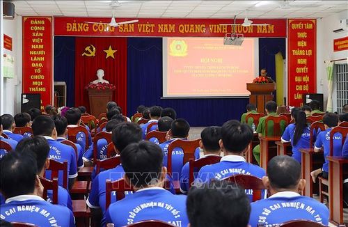 Cơ sở cai nghiện ma túy số 2, Công an tỉnh Cà Mau tổ chức tuyên truyền, phổ biến chính sách tín dụng của Thủ tướng Chính phủ đối với người sau cai nghiện. Ảnh: TTXVN phát