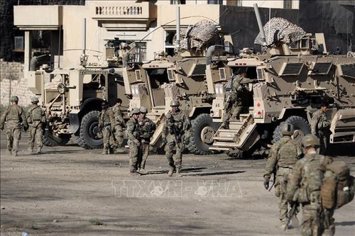 Binh sĩ Mỹ tuần tra gần căn cứ quân sự Iraq ở ngoại ô Mosul. Ảnh (tư liệu): AFP/TTXVN