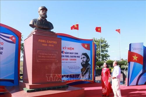 Bà Nguyễn Thị Hương luôn tự hào và cảm thấy may mắn khi được chính vị lãnh tụ vĩ đại Fidel Castro trực tiếp cứu sống sau khi bị thương nặng do bom mìn vào năm 1973.