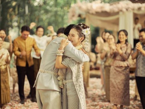 Phương Mỹ Chi nên duyên với diễn viên Bảo Định trong MV Thiên đường với người thương. Ảnh: NVCC.